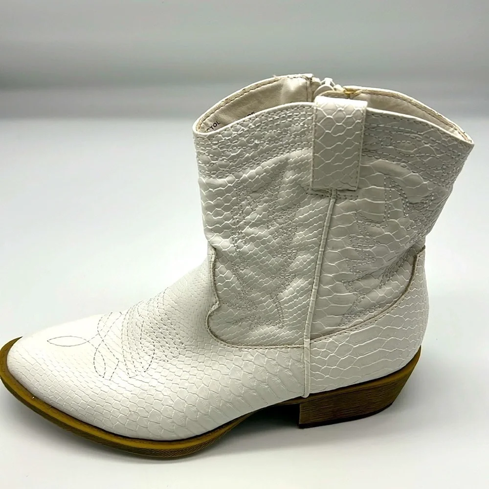Coconuts By Matisse - Pistol White Faux Leather Snake Print Ankle Boots Size 7.5